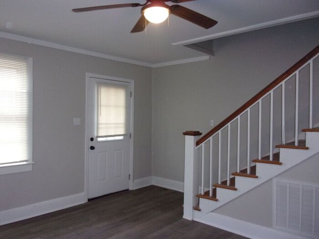 Building Photo - Renovated 2 Bedroom 1 1/2 Bath Townhome - ...