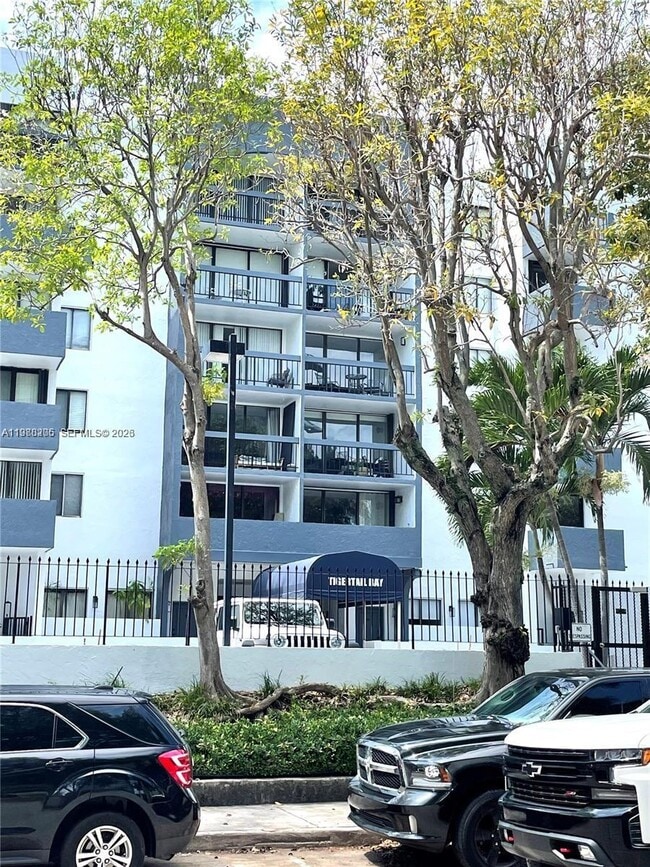 Building Photo - 2715 Tigertail Ave