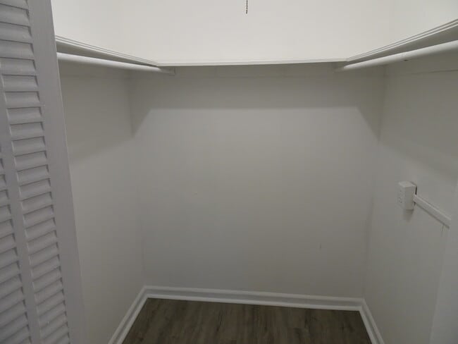 Building Photo - 44 Courtside Dr