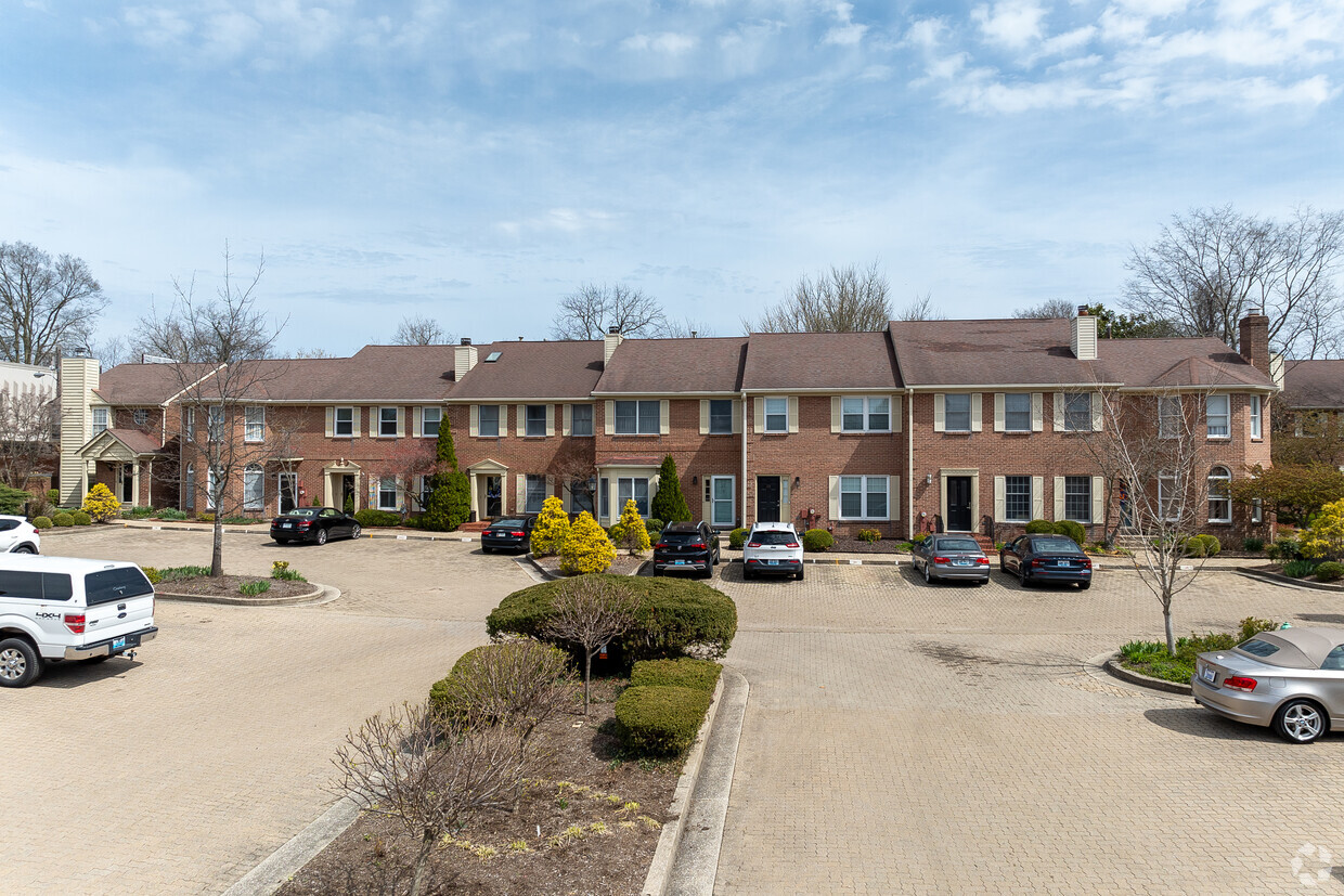 Primary Photo - Opra House Square