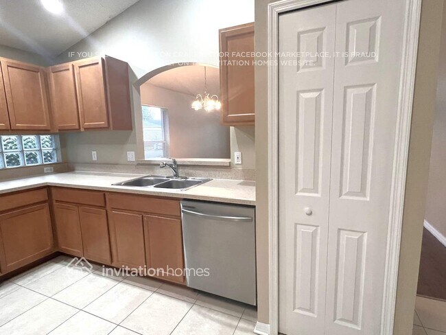 Building Photo - 10500 Petaloma Dr