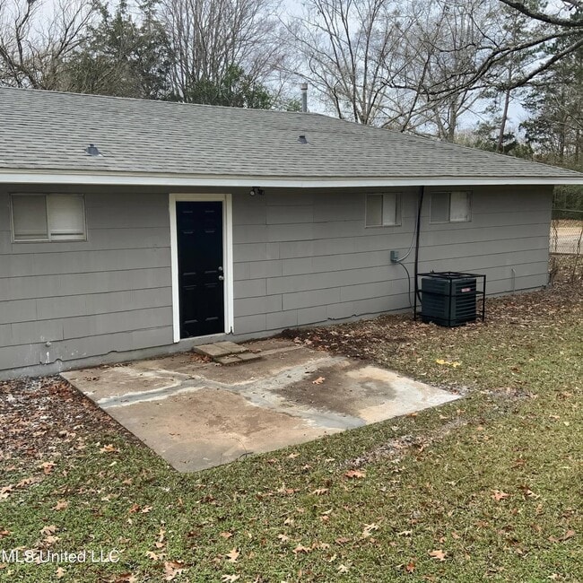 Building Photo - 1144 McCluer Rd