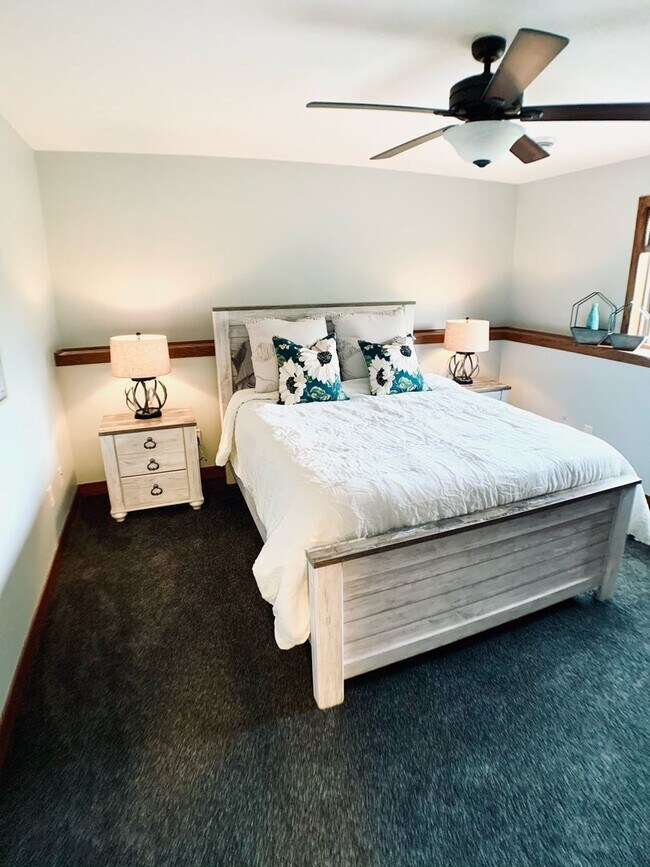 Building Photo - Beautifully Furnished 4 Bed 3 Bath Ranch S...