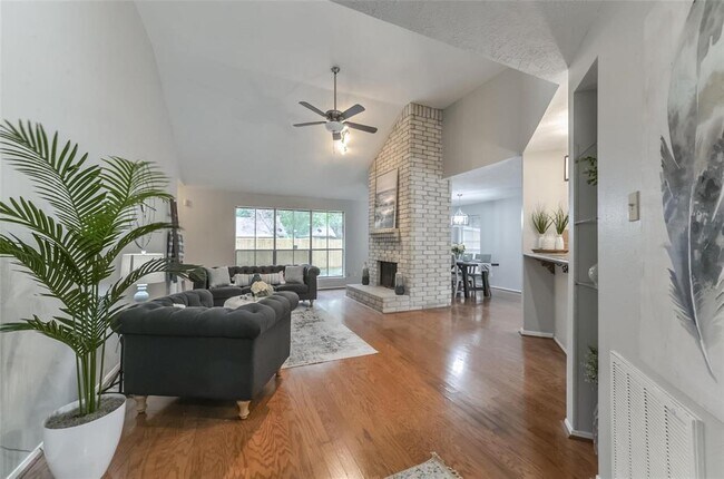 Foto del edificio - 5701 Village Arbour Dr