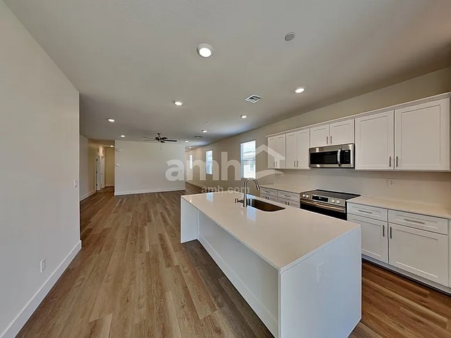 Foto del edificio - 510 Speckled Orchid Pl