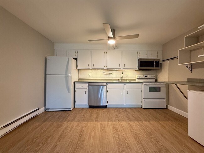 Building Photo - 96 Richardson Rd