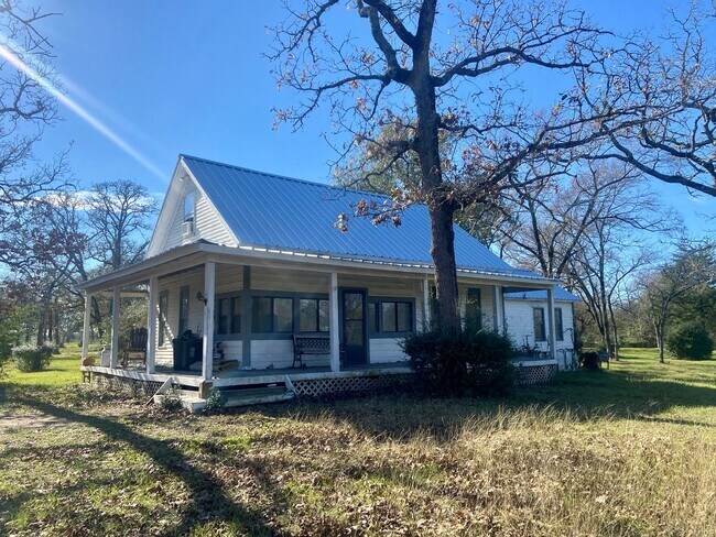 Foto del edificio - Beautiful 3/2 Farmhouse on Acreage