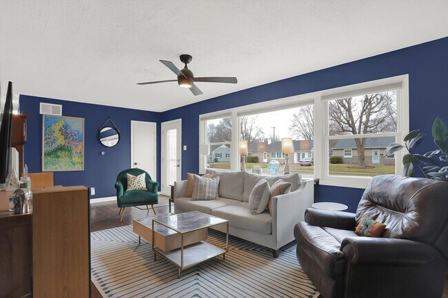 Building Photo - 634 Park Dr