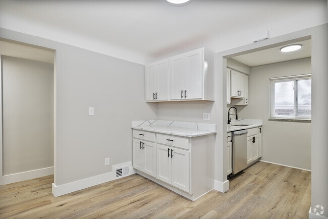 2BR, 1BA - 975SF - Dining Room - TERRA - West of West