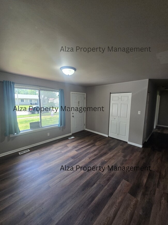 Foto del edificio - 828 Poplar Ln