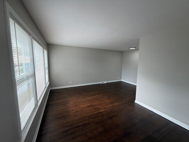 Foto del edificio - Updated 3-Bedroom Home with Rear Parking