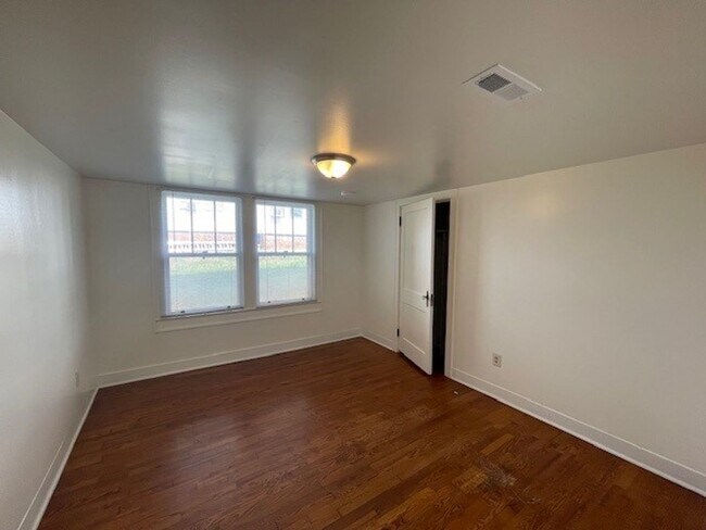 Foto del edificio - CHARMING MAIN LEVEL 1 BEDROOM APT NEAR THE LOVELY MARYVILLE COLLEGE CAMPUS