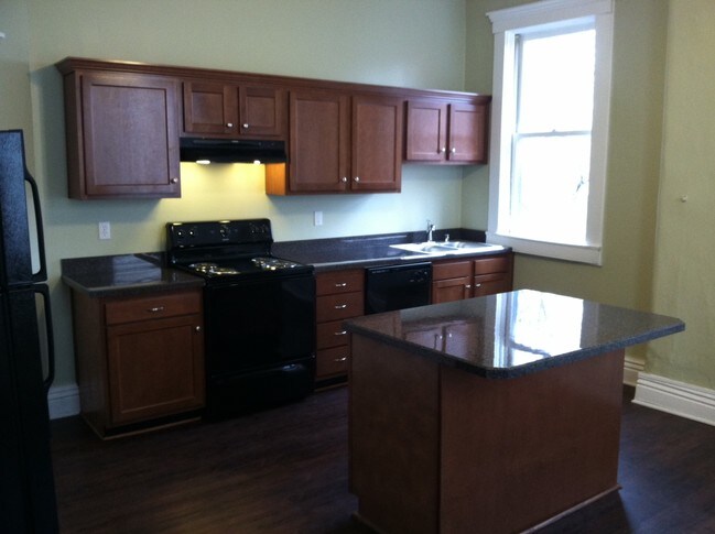 cocina - 1423 Debarr St