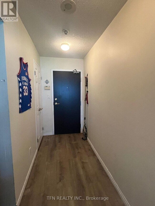 Building Photo - 230 King St E