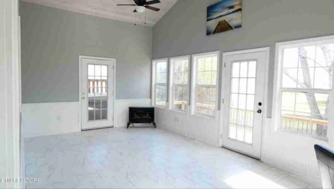 Building Photo - 122 Lee Cir