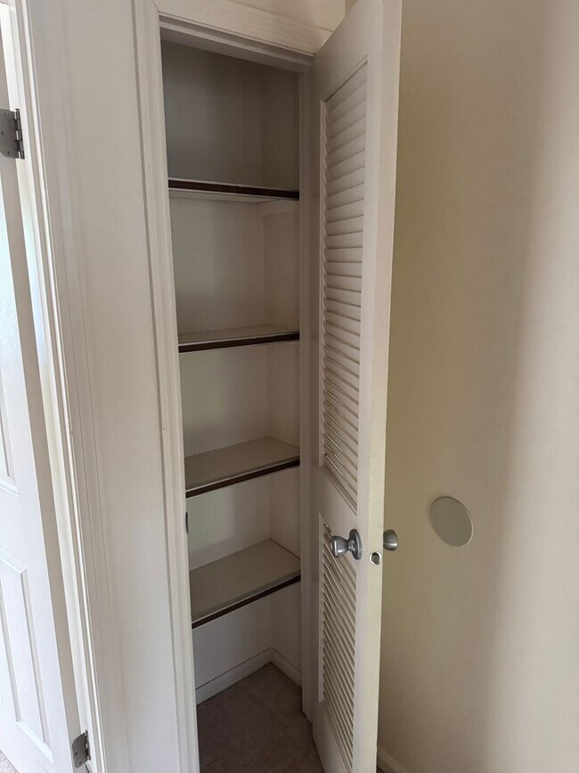Foto del edificio - 2 bedroom 1.5 bath townhome near Mercyhurs...