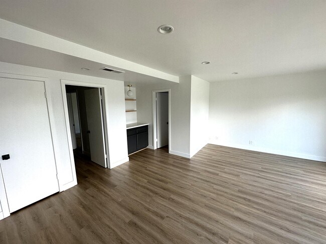Building Photo - 501 Via Codo