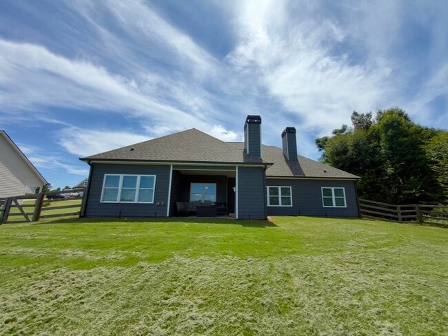 Building Photo - 121 Alexander Lakes Dr