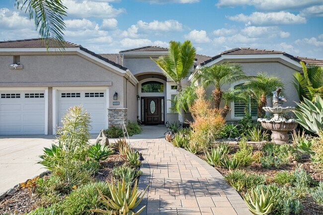 Building Photo - 1027 Stonehedge Dr
