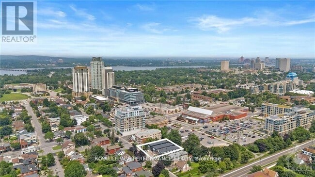 Photo du bâtiment - 417 Tweedsmuir Ave