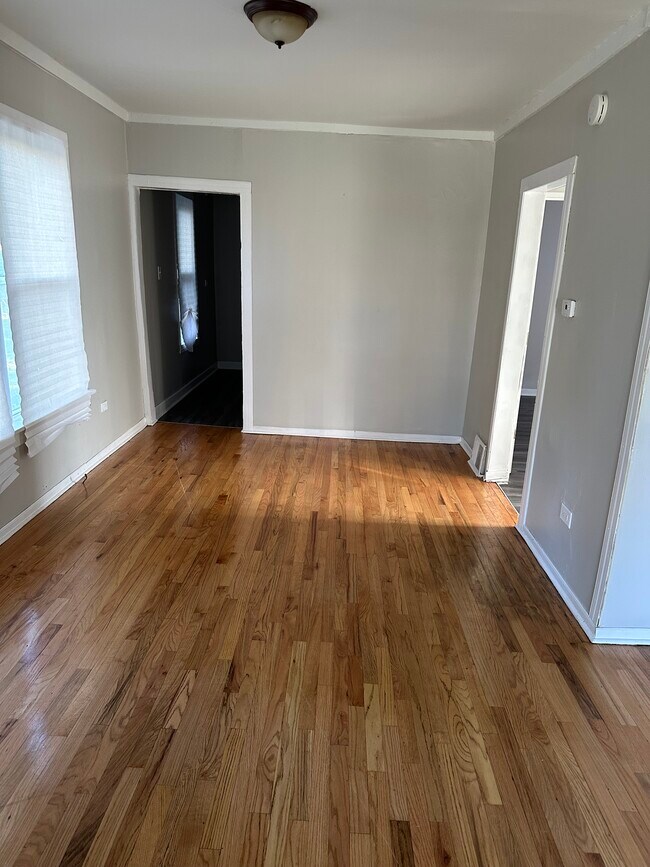 Building Photo - 1225 W 108th St