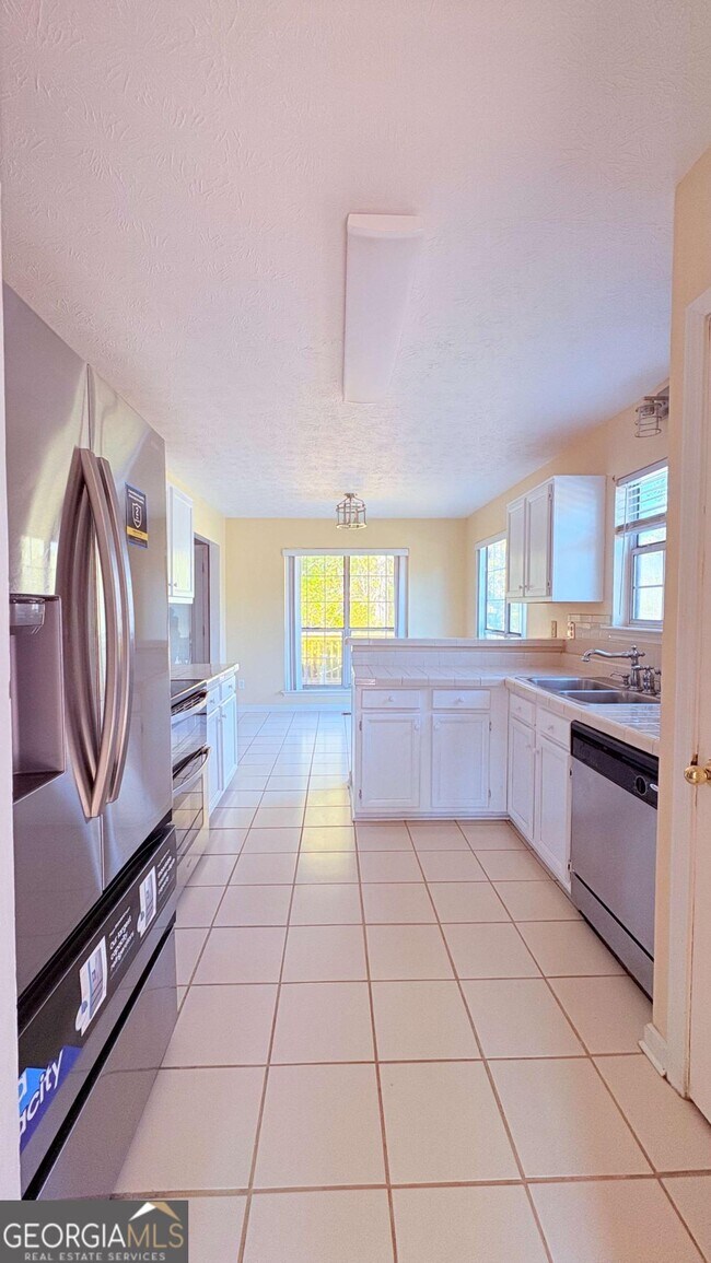 Building Photo - 221 Heathrow Dr