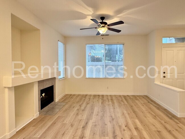 Foto del edificio - 9456 Compass Point Dr S