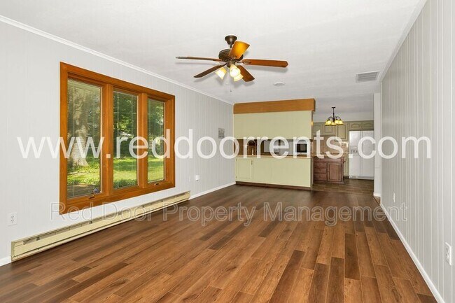Foto del edificio - 6046 Dorsett Pl
