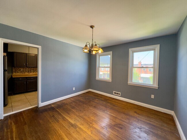 Foto del edificio - Impressive 3-Bedroom Townhome with Spaciou...