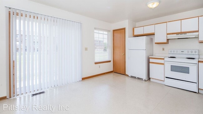 Building Photo - 4 br, 2.5 bath Apartment - 833 Fotis Drive
