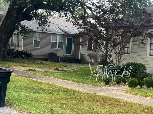 Building Photo - 4832 Convention St