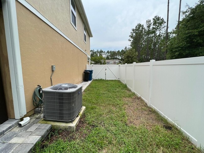 Building Photo - 589 Servia Dr