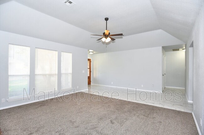 Building Photo - 1319 N Umbrella Ave