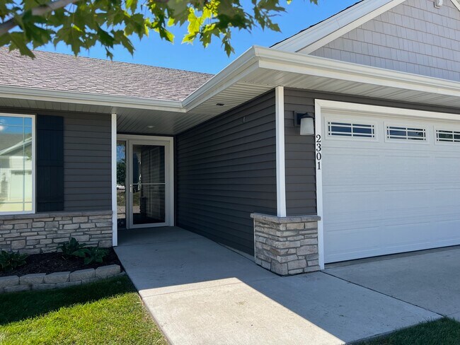 Foto del edificio - 2301 Redmond Ave
