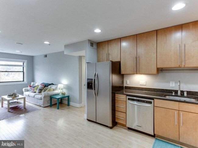 Foto del edificio - 1520 Independence Ave SE