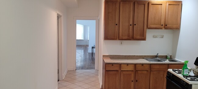 1st floor kitchen - 653 N Christiana Ave
