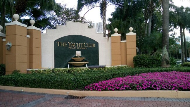 Foto del edificio - 19877 E Country Club Dr