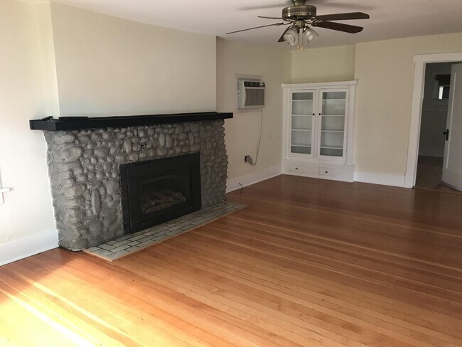 Foto del edificio - 1809 E Lake St