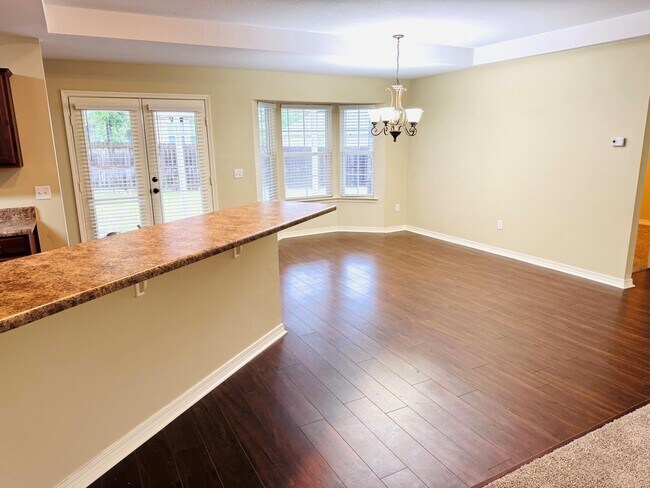 Foto del edificio - 594 Hunters Ridge Rd