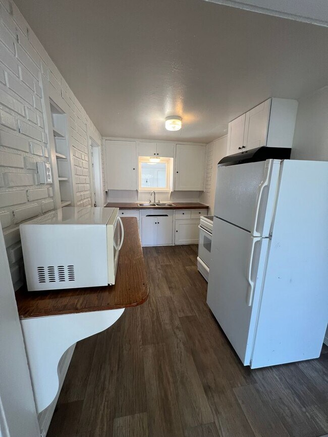 Foto del edificio - Two Bedroom, One Bathroom Home - Newly Renovated!