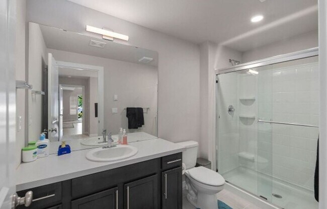 Building Photo - Modern 4-Bed Home in Northshore School District with A/C