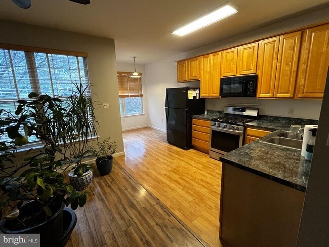 Building Photo - 106 Country Ln