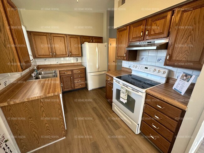 Building Photo - Updated 3 bed 2 bath ranch style home in G...