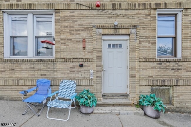 Building Photo - 217 MacArthur Ave