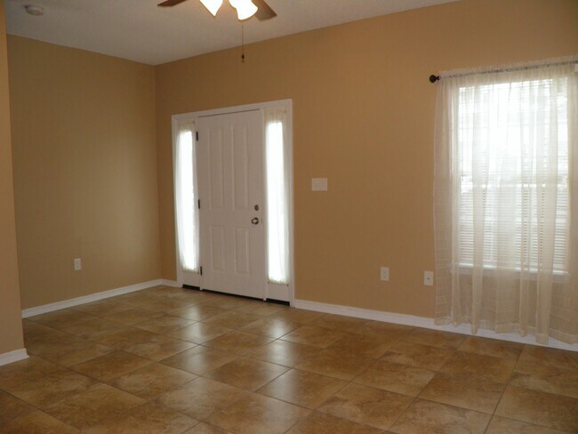 Foto del edificio - 1843 Whispering Oaks Ln