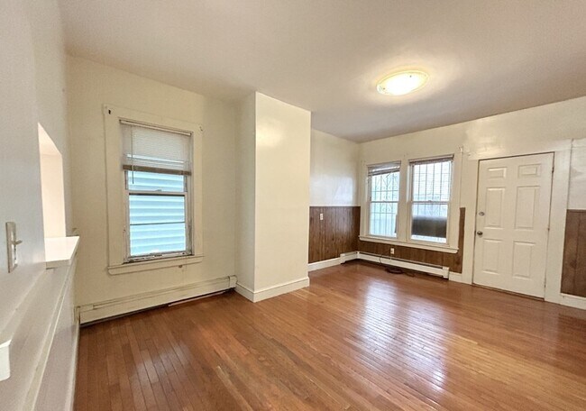 Foto del edificio - 96 E Cottage St