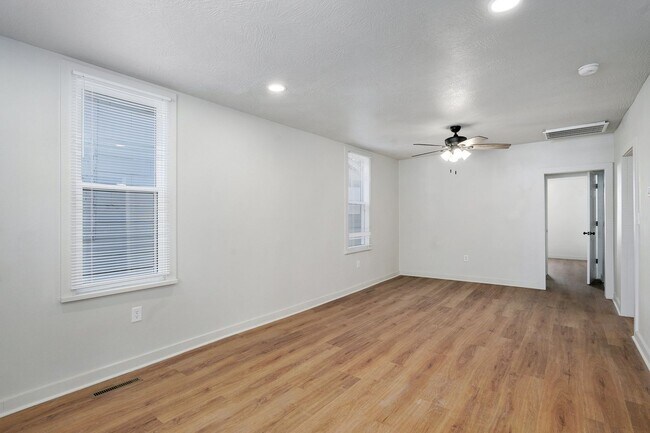 Foto del edificio - 3 Bedroom, 1 Bathroom remodeled house!