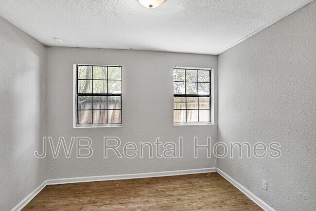 Foto del edificio - 1491 W 5th St