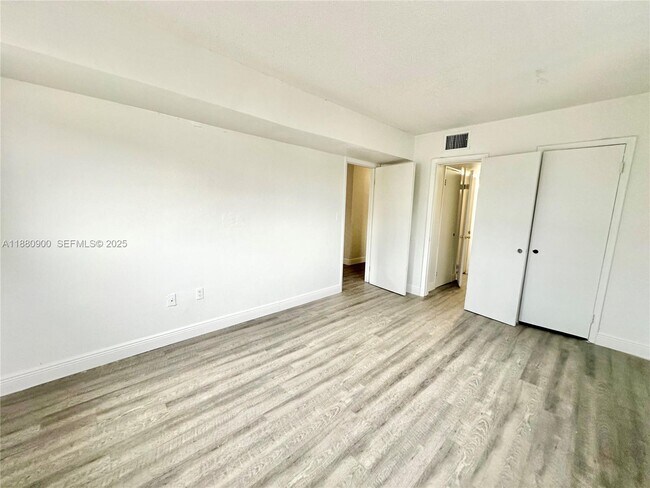 Foto del edificio - 13285 NE 6th Ave