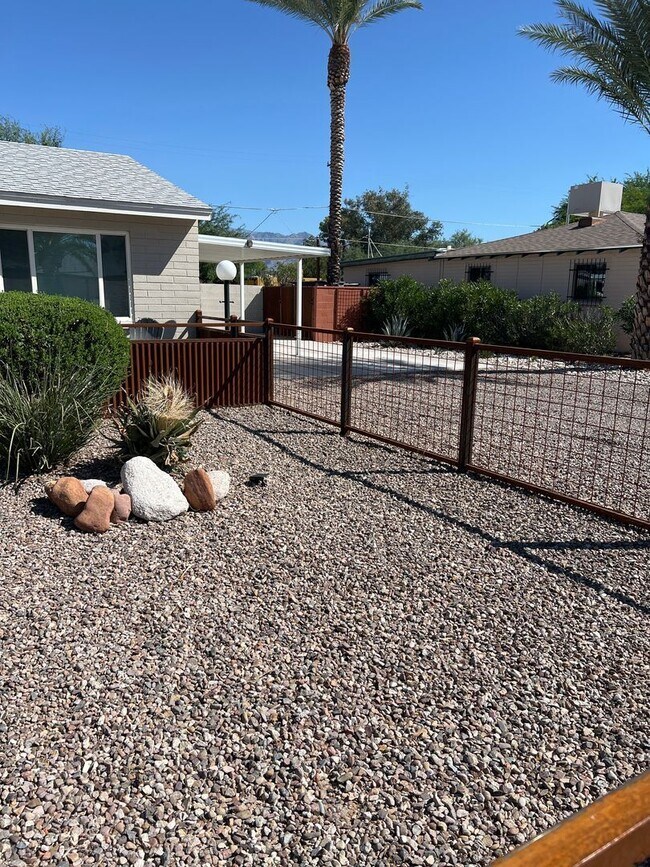 Foto del edificio - 4831 E Hampton St